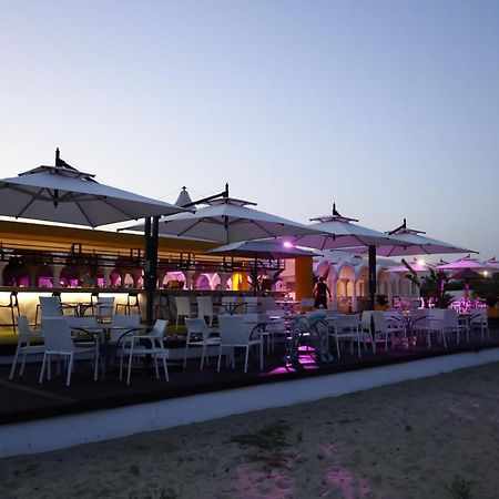The Mirage Resort & Spa Al-Hammamat Bagian luar foto Beach bar in Rimini