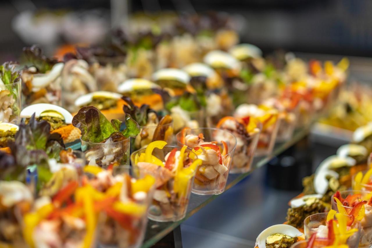 The Mirage Resort & Spa Al-Hammamat Bagian luar foto A selection of tapas