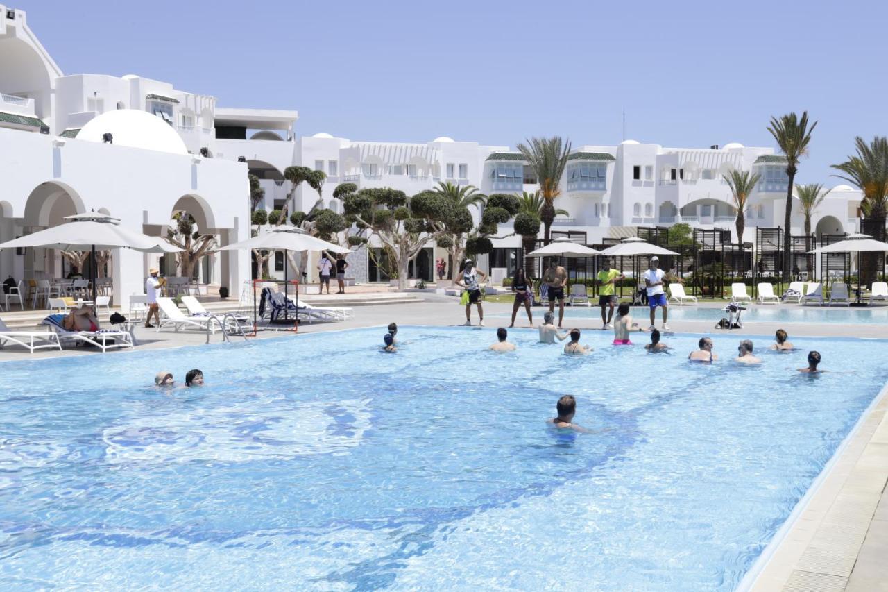 The Mirage Resort & Spa Al-Hammamat Bagian luar foto A swimming pool in Tunisia