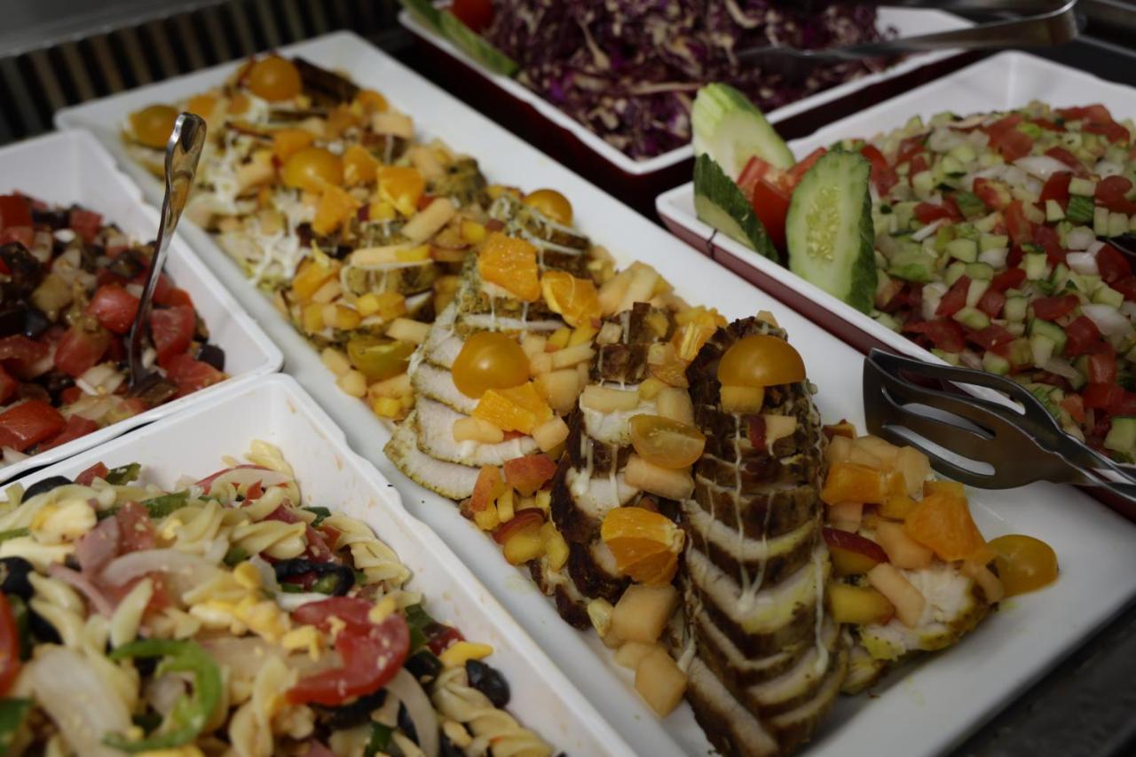 The Mirage Resort & Spa Al-Hammamat Bagian luar foto A selection of salads