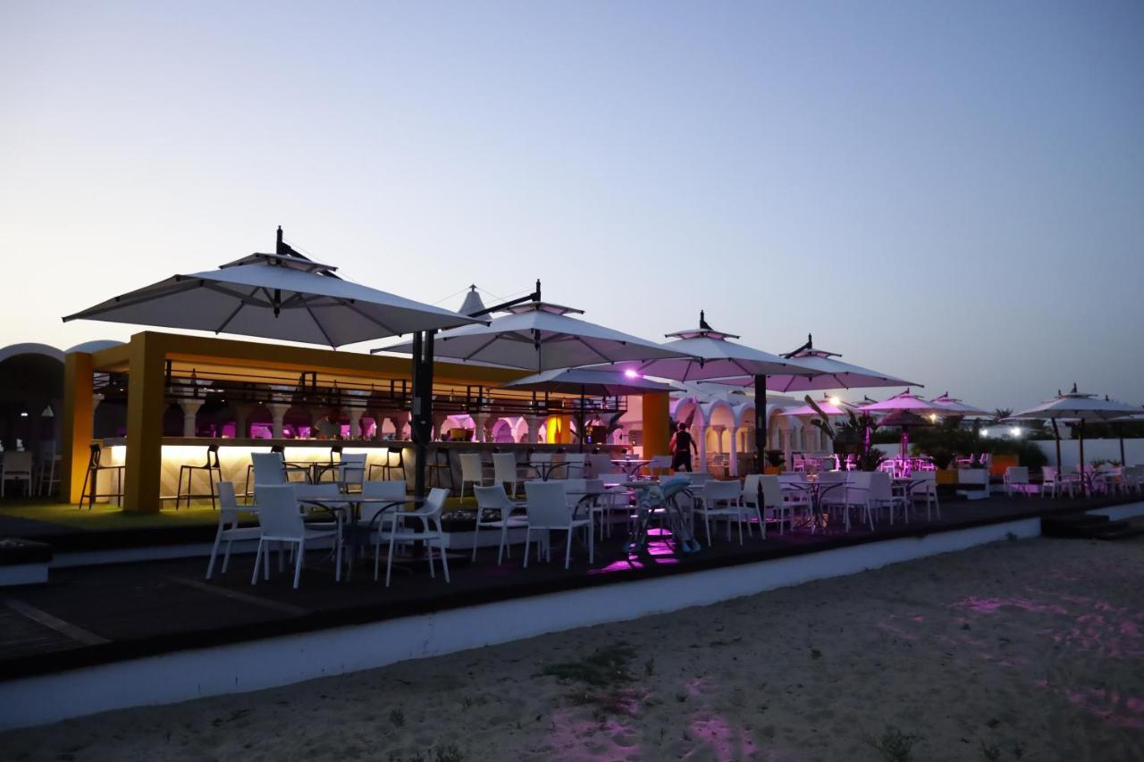 The Mirage Resort & Spa Al-Hammamat Bagian luar foto Beach bar in Rimini