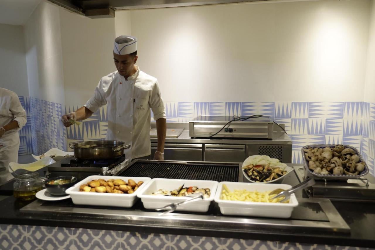 The Mirage Resort & Spa Al-Hammamat Bagian luar foto A live kitchen